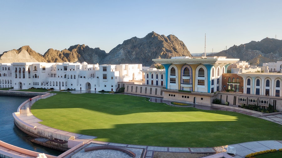 Al Alam Royal Palace7SDTravel